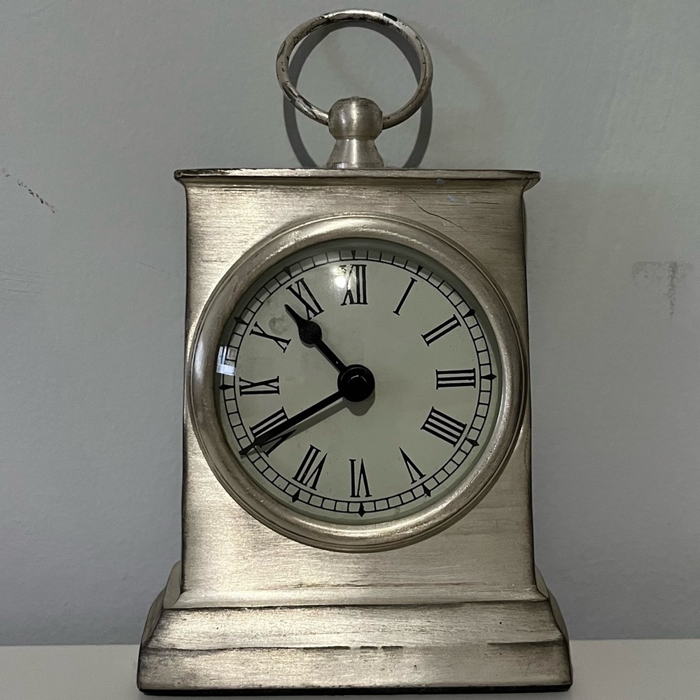 Wellgain vintage quartz tabletop clock